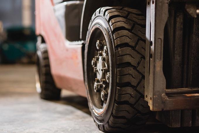 Шины на вилочный погрузчик купить в Минске Шины для погрузчиков